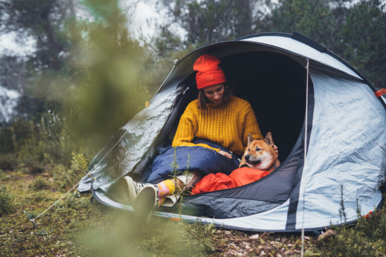 ženska kampira s psom